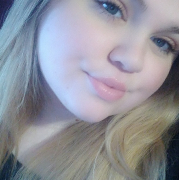 Meet your Posher, Kaitlyn - Picture 6 of 10